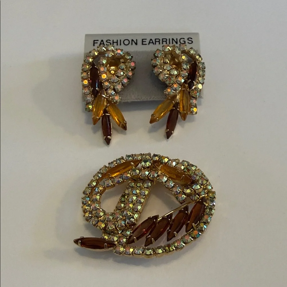 Elegant Gold and Brown Fashion Earrings and Brooch Set (set of 3) - Picture 1 of 6